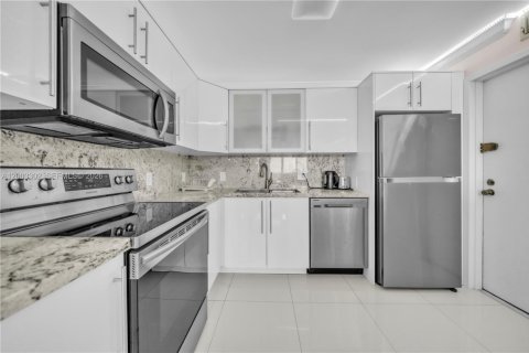 Снять в аренду кондоминиум в Холливуд, Флорида 1 спальня, 91.04м2, № 2066354 - фото 8