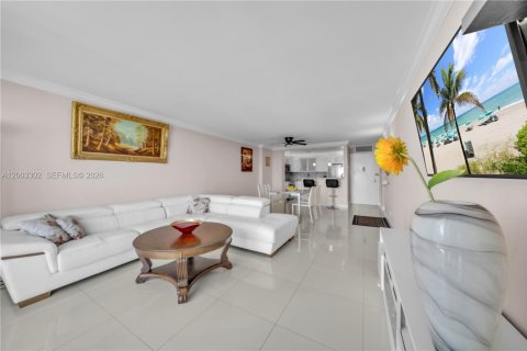 Снять в аренду кондоминиум в Холливуд, Флорида 1 спальня, 91.04м2, № 2066354 - фото 2