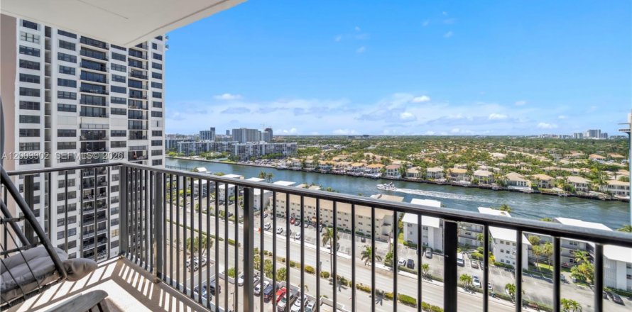 Кондоминиум с 1 спальней в Холливуд, Флорида № 2066354