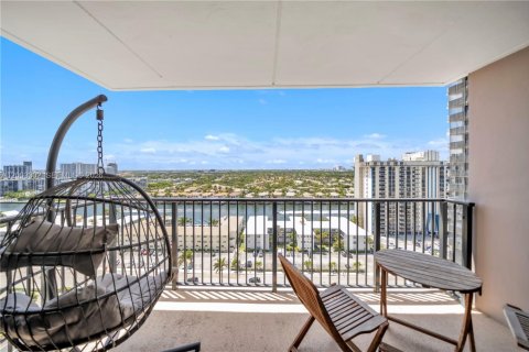 Снять в аренду кондоминиум в Холливуд, Флорида 1 спальня, 91.04м2, № 2066354 - фото 7