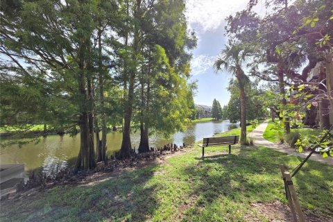 Townhouse in Tampa, Florida 3 bedrooms, 159.23 sq.m. № 1810154 - photo 28