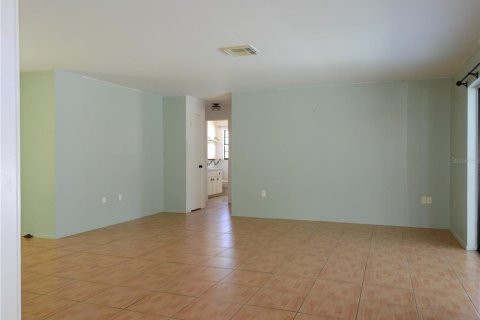 House in Spring Hill, Florida 2 bedrooms, 113.71 sq.m. № 2232247 - photo 3