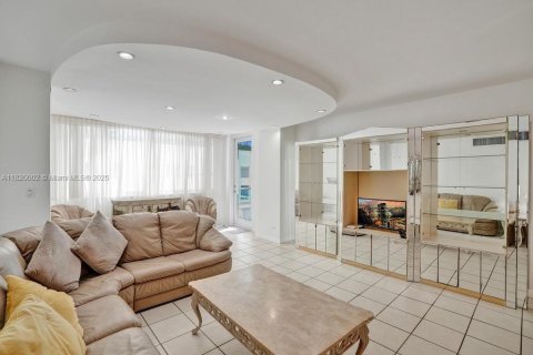 Condominio en venta en Miami Beach, Florida, 2 dormitorios, 125.42 m2 № 1779280 - foto 10