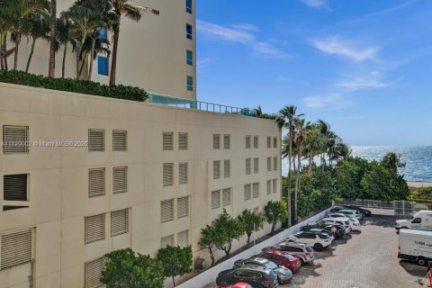 Condominio en venta en Miami Beach, Florida, 2 dormitorios, 125.42 m2 № 1779280 - foto 1
