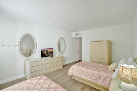 Condominio en venta en Miami Beach, Florida, 2 dormitorios, 125.42 m2 № 1779280 - foto 14