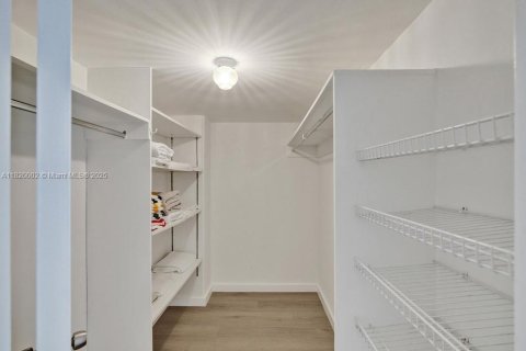Condominio en venta en Miami Beach, Florida, 2 dormitorios, 125.42 m2 № 1779280 - foto 15
