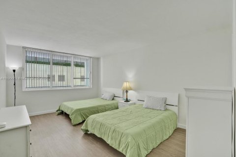 Condominio en venta en Miami Beach, Florida, 2 dormitorios, 125.42 m2 № 1779280 - foto 16