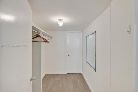 Condominio en venta en Miami Beach, Florida, 2 dormitorios, 125.42 m2 № 1779280 - foto 19