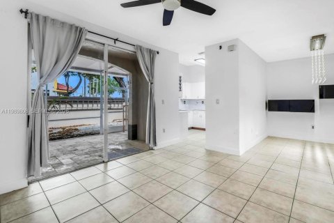 Adosado en venta en Sunrise, Florida, 2 dormitorios, 164.81 m2 № 2052339 - foto 5