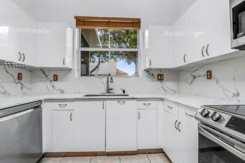 Adosado en venta en Sunrise, Florida, 2 dormitorios, 164.81 m2 № 2052339 - foto 3