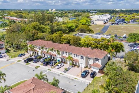 Adosado en venta en Sunrise, Florida, 2 dormitorios, 164.81 m2 № 2052339 - foto 26