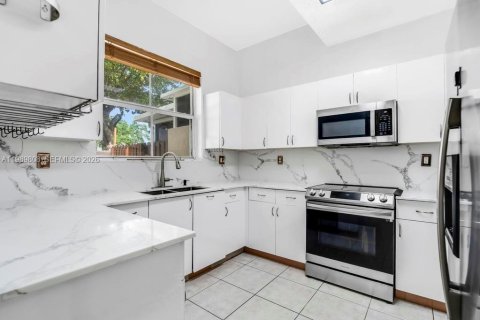Adosado en venta en Sunrise, Florida, 2 dormitorios, 164.81 m2 № 2052339 - foto 2