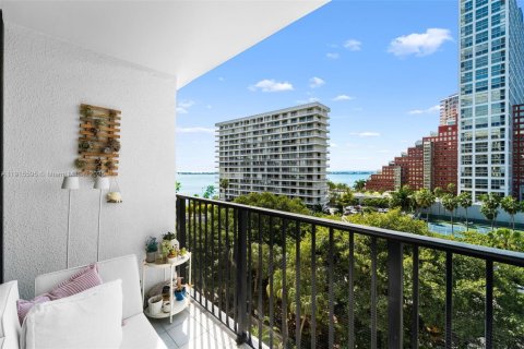 Condo in Miami, Florida, 2 bedrooms  № 1970909 - photo 18