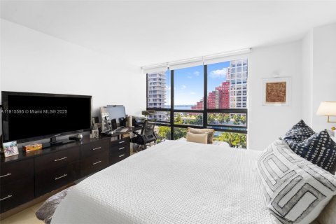 Condo in Miami, Florida, 2 bedrooms  № 1970909 - photo 7