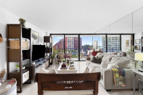 Condo in Miami, Florida, 2 bedrooms  № 1970909 - photo 2