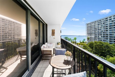 Condo in Miami, Florida, 2 bedrooms  № 1970909 - photo 1