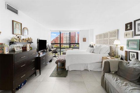 Condo in Miami, Florida, 2 bedrooms  № 1970909 - photo 6