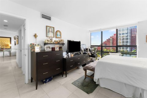 Condo in Miami, Florida, 2 bedrooms  № 1970909 - photo 8
