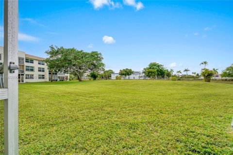 Condominio en venta en Margate, Florida, 1 dormitorio, 66.89 m2 № 1976559 - foto 23