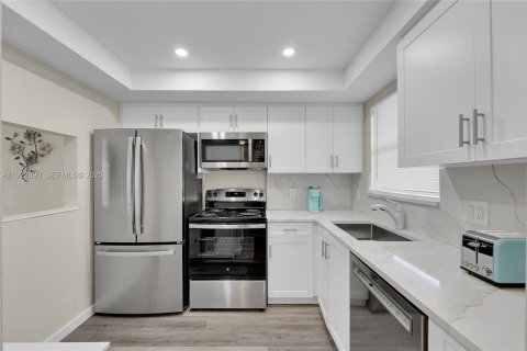 Condominio en venta en Margate, Florida, 1 dormitorio, 66.89 m2 № 1976559 - foto 10