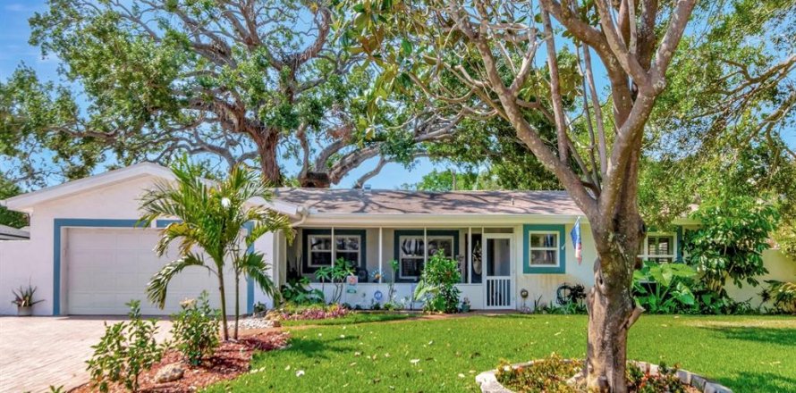 Villa ou maison à Saint Petersburg, Floride 3 chambres, 179.95 m2 № 1640145
