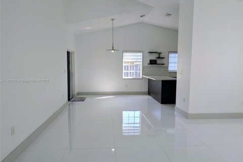 House in Miami, Florida 3 bedrooms, 150.13 sq.m. № 1953882 - photo 5