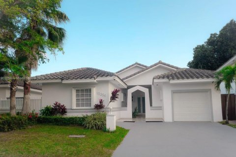 House in Miami, Florida 3 bedrooms, 150.13 sq.m. № 1953882 - photo 1