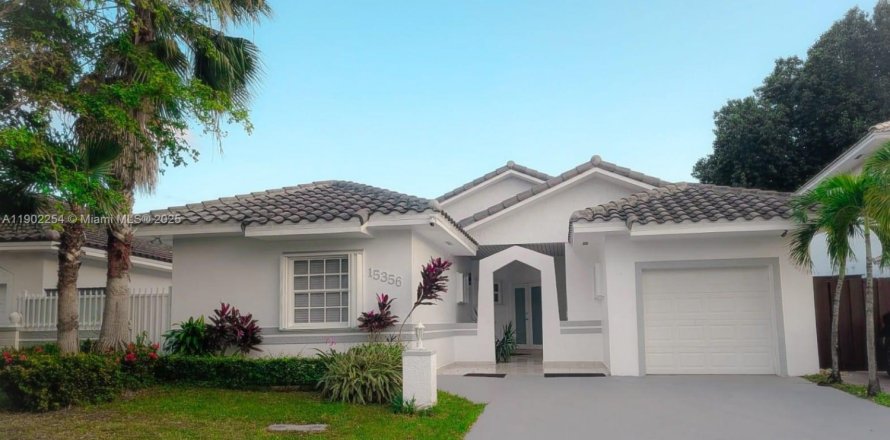 House in Miami, Florida 3 bedrooms, 150.13 sq.m. № 1953882