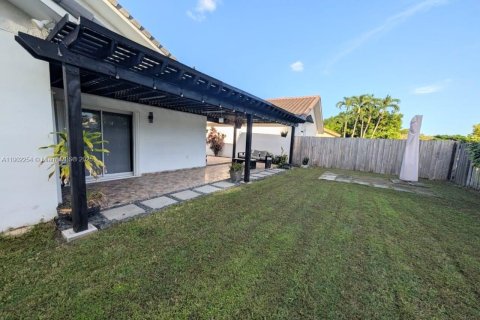 House in Miami, Florida 3 bedrooms, 150.13 sq.m. № 1953882 - photo 20