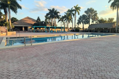 House in Miami, Florida 3 bedrooms, 150.13 sq.m. № 1953882 - photo 23