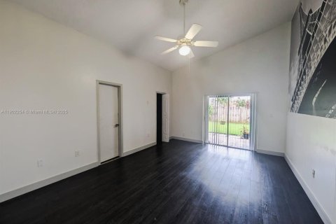 House in Miami, Florida 3 bedrooms, 150.13 sq.m. № 1953882 - photo 12