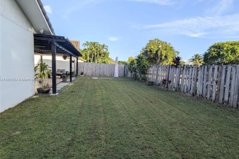 House in Miami, Florida 3 bedrooms, 150.13 sq.m. № 1953882 - photo 21
