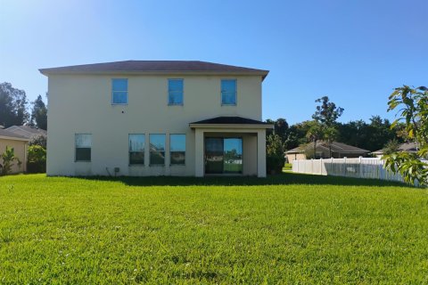House in St. Lucie, Florida 4 bedrooms, 210.98 sq.m. № 2082021 - photo 4