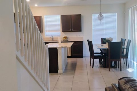 House in St. Lucie, Florida 4 bedrooms, 210.98 sq.m. № 2082021 - photo 11