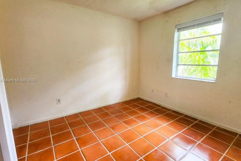 Appartement à louer à Coral Gables, Floride: 2 chambres, 1263.94 m2 № 1683444 - photo 7