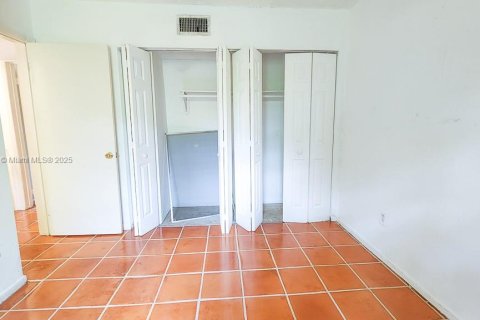 Appartement à louer à Coral Gables, Floride: 2 chambres, 1263.94 m2 № 1683444 - photo 13