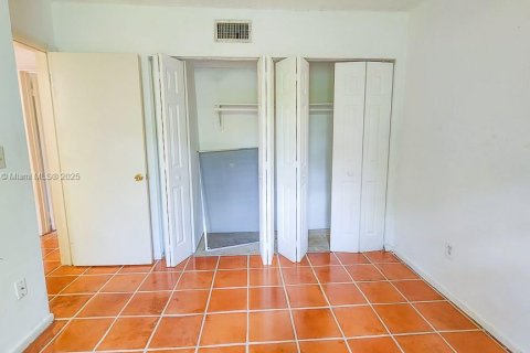 Appartement à louer à Coral Gables, Floride: 2 chambres, 1263.94 m2 № 1683444 - photo 5
