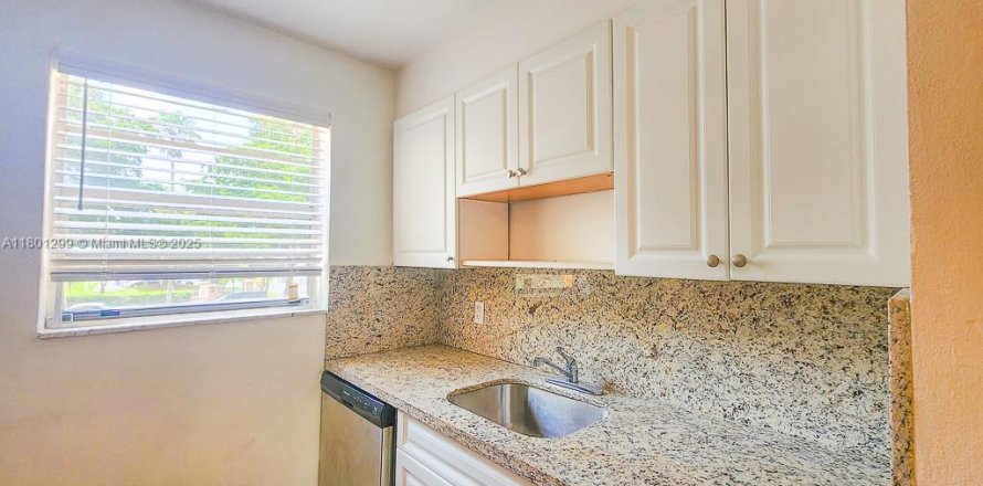 Appartement à Coral Gables, Floride 2 chambres, 1263.94 m2 № 1683444