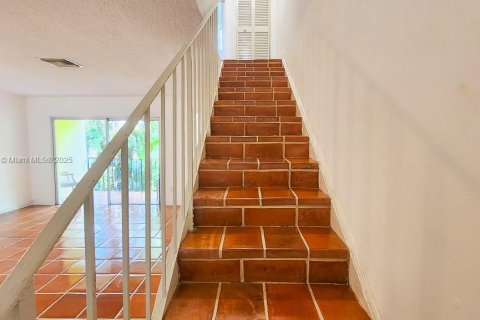 Appartement à louer à Coral Gables, Floride: 2 chambres, 1263.94 m2 № 1683444 - photo 18