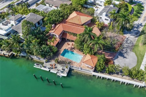 Casa en venta en Miami Beach, Florida, 6 dormitorios, 480.12 m2 № 2047429 - foto 2