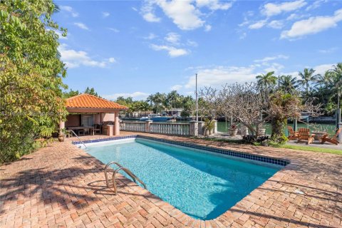 Casa en venta en Miami Beach, Florida, 6 dormitorios, 480.12 m2 № 2047429 - foto 11