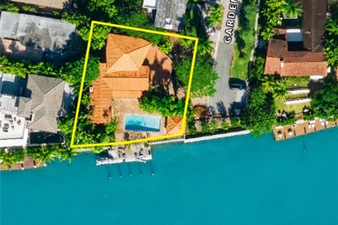 Villa ou maison à Miami Beach, Floride 6 chambres, 480.12 m2 № 2047429