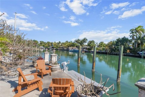 Casa en venta en Miami Beach, Florida, 6 dormitorios, 480.12 m2 № 2047429 - foto 8