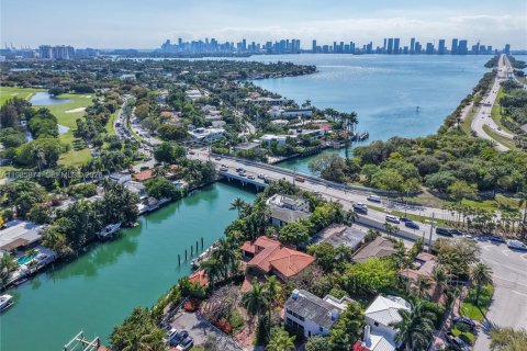 Casa en venta en Miami Beach, Florida, 6 dormitorios, 480.12 m2 № 2047429 - foto 3