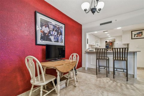 Condominio en venta en Palm Harbor, Florida, 1 dormitorio, 76.64 m2 № 2104359 - foto 6