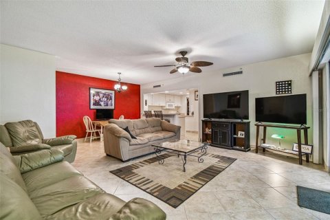 Condominio en venta en Palm Harbor, Florida, 1 dormitorio, 76.64 m2 № 2104359 - foto 10