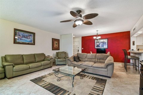Condominio en venta en Palm Harbor, Florida, 1 dormitorio, 76.64 m2 № 2104359 - foto 11