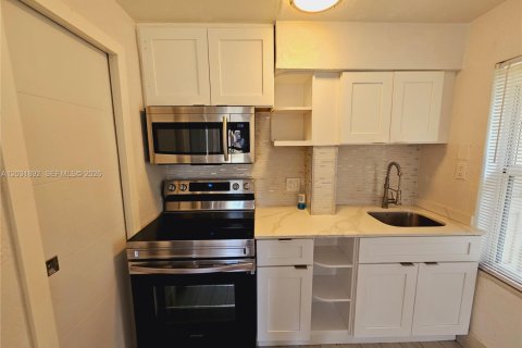 Apartment in Dania Beach, Florida 46.45 sq.m. № 2083800 - photo 8