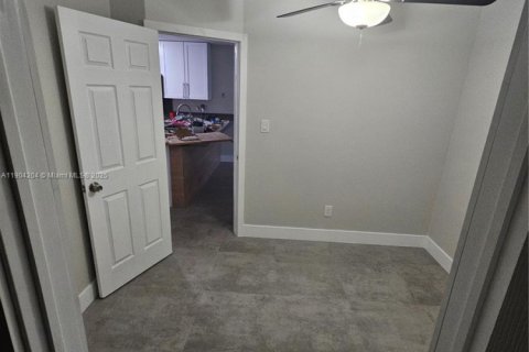 Снять в аренду виллу или дом в Тамарак, Флорида 3 спальни, 134.24м2, № 1954863 - фото 6