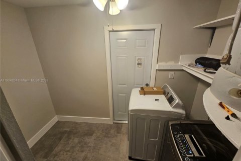 Снять в аренду виллу или дом в Тамарак, Флорида 3 спальни, 134.24м2, № 1954863 - фото 4